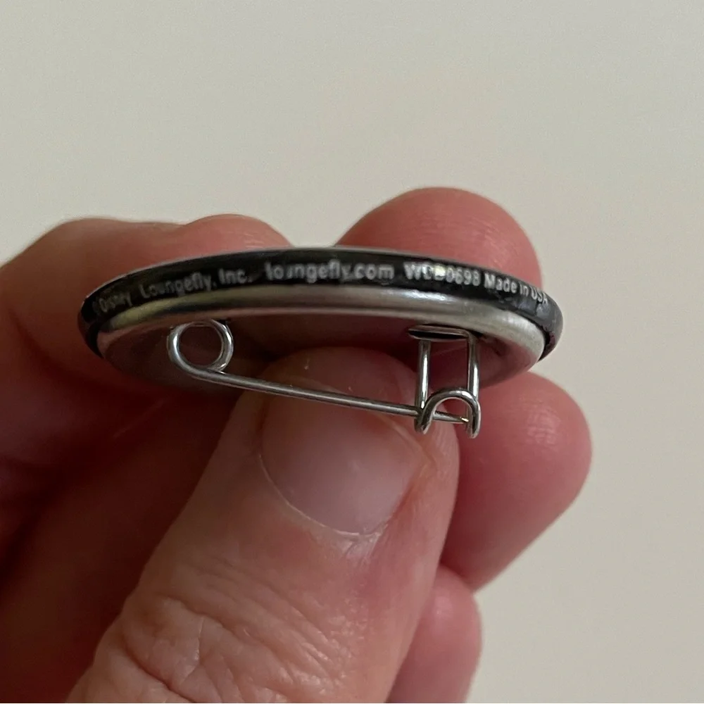 Loungefly Disney Mickey Mouse Pizza Pin - Picture 4 of 6